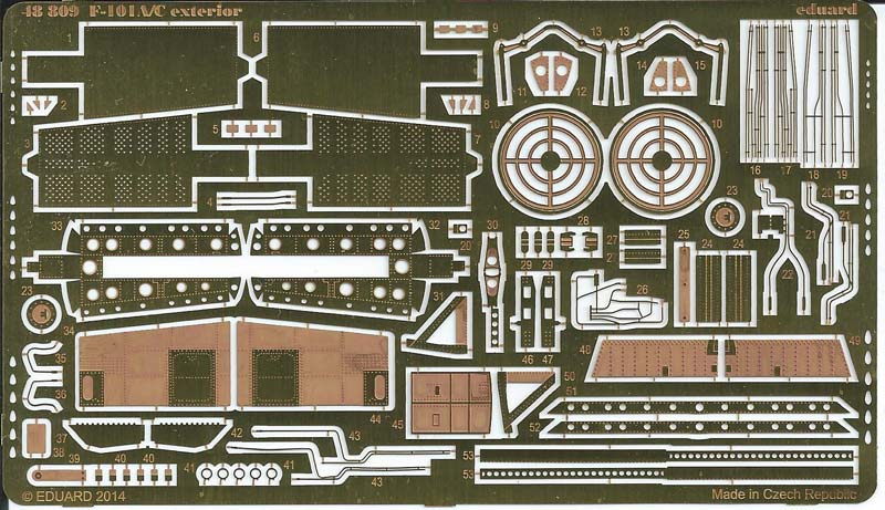 Die PE-Platine mit allen Teilen für die F-101 A/C Voodoo