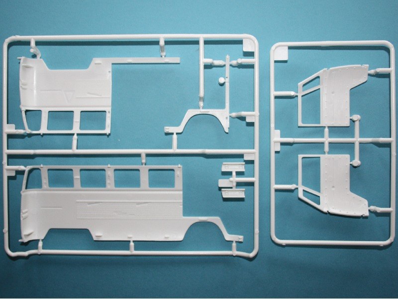 Revell - VW T1 Samba Bus Lufthansa