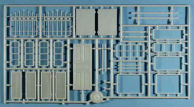 Fensterrahmen, Fensterflügel, Fensterläden - 2x im Bausatz