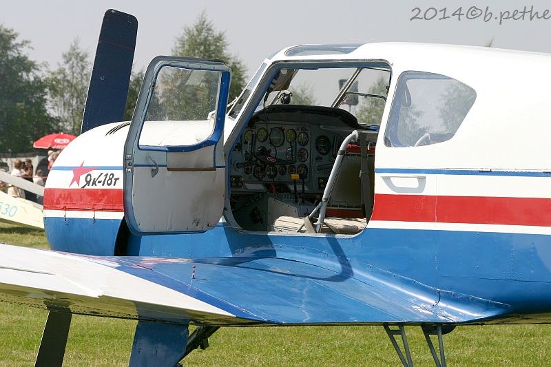 Russisch registrierte Jak-18T, RA-3347K, in Bad Frankenhausen. Trittbügel und Haltegriffe im Kit nicht vorhanden.