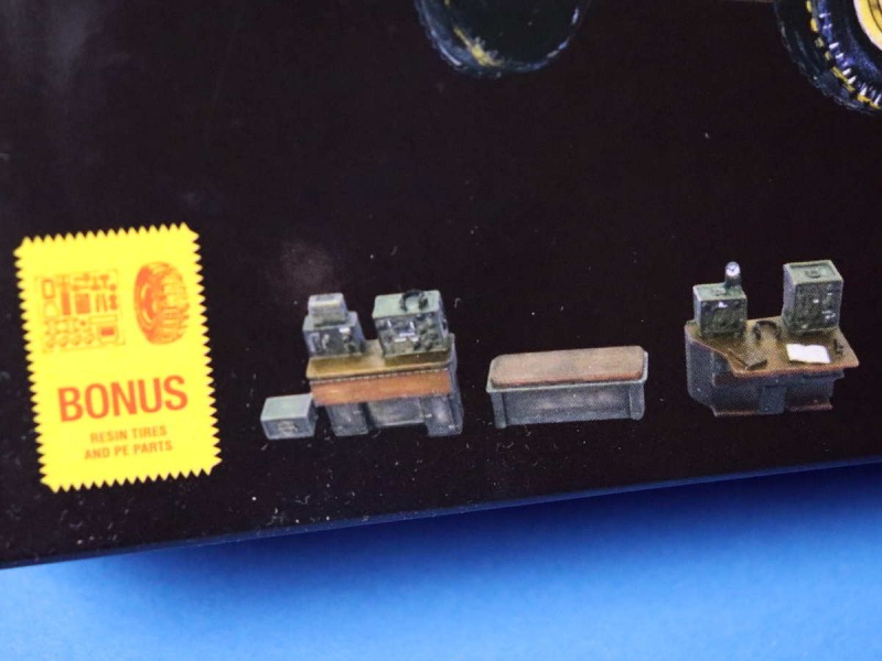 Bilder der Resinteile auf der Verpackung