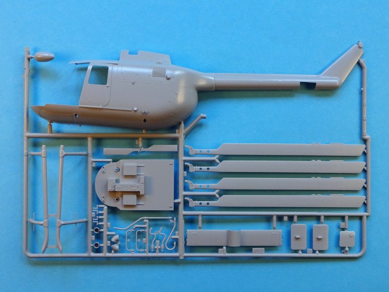 Seitenteil 2 mit Rotorblättern, Kufen und Kanzelboden