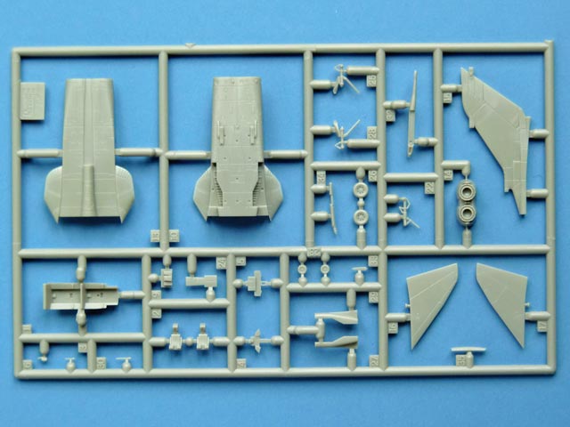 Rumpfhinterteil, Cockpit, Fahrwerk, Seiten- und Höhenleitwerk