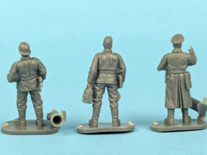 CAESAR MINIATURES - WWII German Command Staff with Kübelwagen