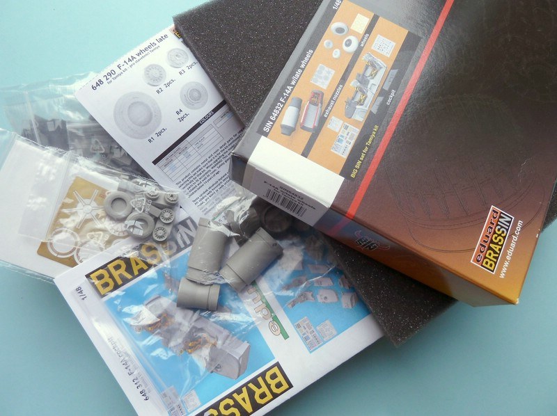 Eduard Brassin - F-14A w/ late wheels BIG SIN set for Tamiya Kit