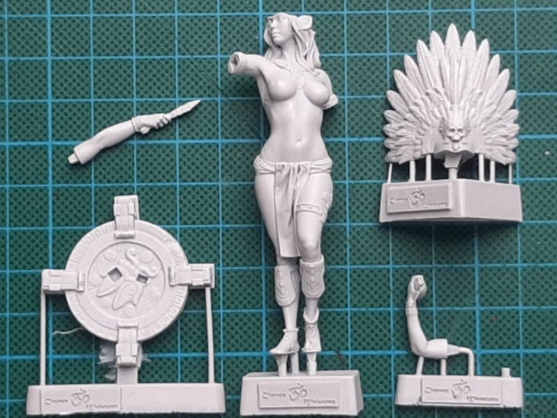 Chronos Miniatures - Worlds Of Fantasy: Priestess