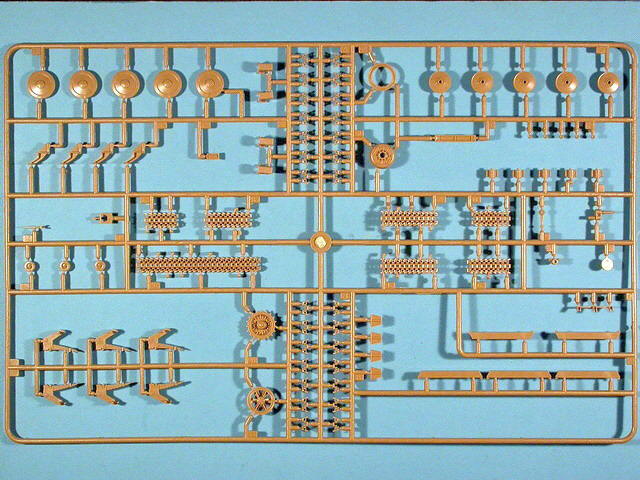 Spritzling H - zweifach im Bausatz die Teile für das Laufwerk vom Pz. II