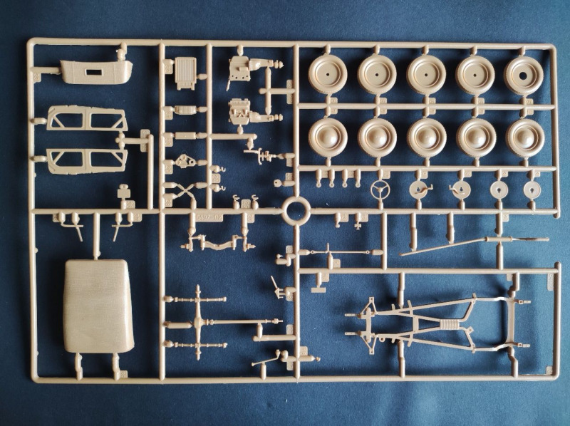 Italeri - 508CM „Coloniale“ 