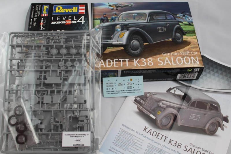 Revell - Kadett K38 Saloon