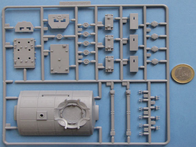 Bauteile für Base, Frachtcontainer, Greifarm, ISS-Base und Steuerdüsen.