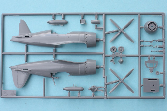 Hasegawa - Mitsubishi J2M3 Raiden Type 21 & A6M5c Zero Fighter Type 52