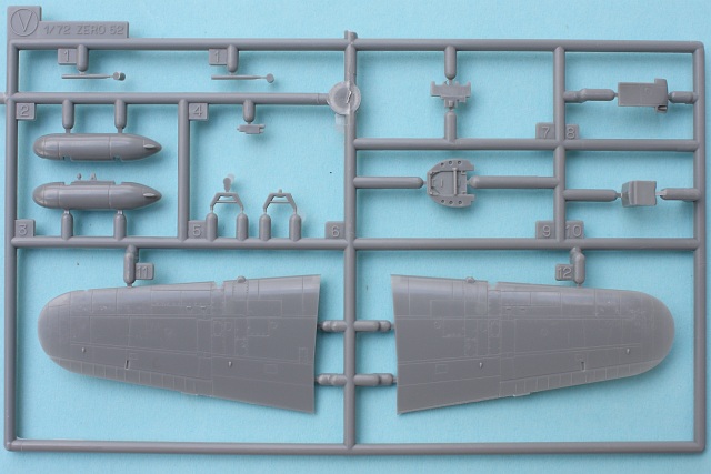 Hasegawa - Mitsubishi J2M3 Raiden Type 21 & A6M5c Zero Fighter Type 52