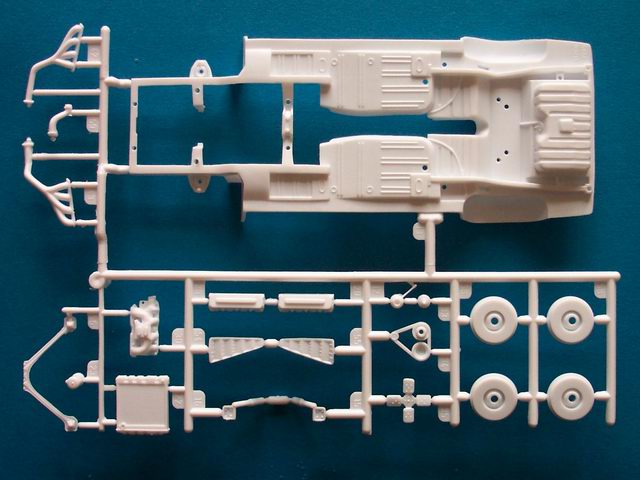 Das Chassis und diverse Teile des Motors und der Radaufhängung. 