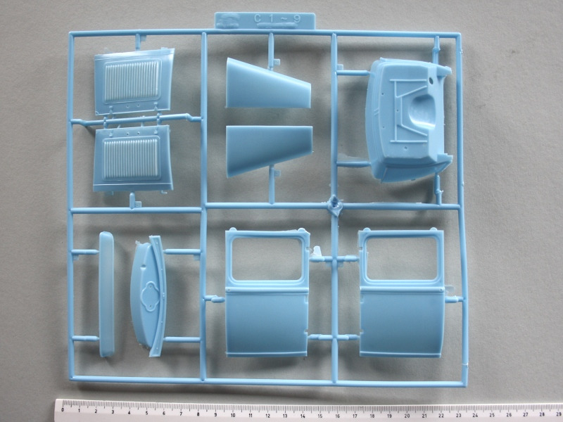 An den Türen sind Auswerfermarken vorhanden