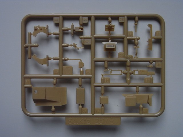 Revell - Sd.Kfz. 251/9 Ausf. C