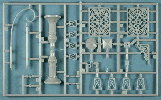 Schmiedeeiserne Gitter und Straßenlaterne