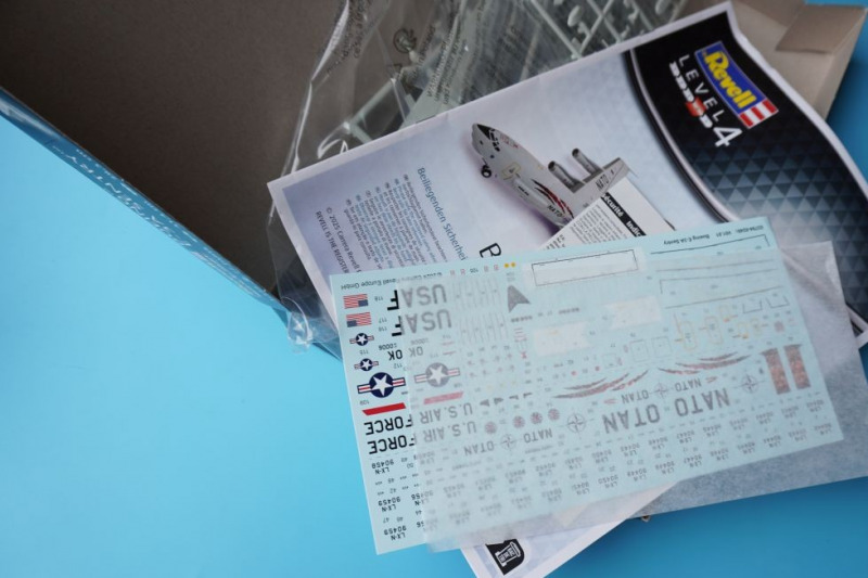 ...wird der Inhalt des Bausatzes enthüllt