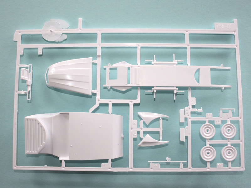 Am Bodengruppenteil sind im vorderen Bereich Sinkstellen vorhanden