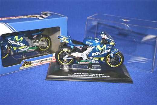 Italeri - Honda Moviestar Racing Team 2004 T6T with Bike