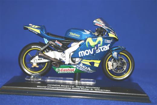 Italeri - Honda Moviestar Racing Team 2004 T6T with Bike