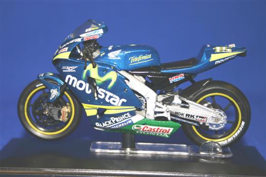 Italeri - Honda Moviestar Racing Team 2004 T6T with Bike