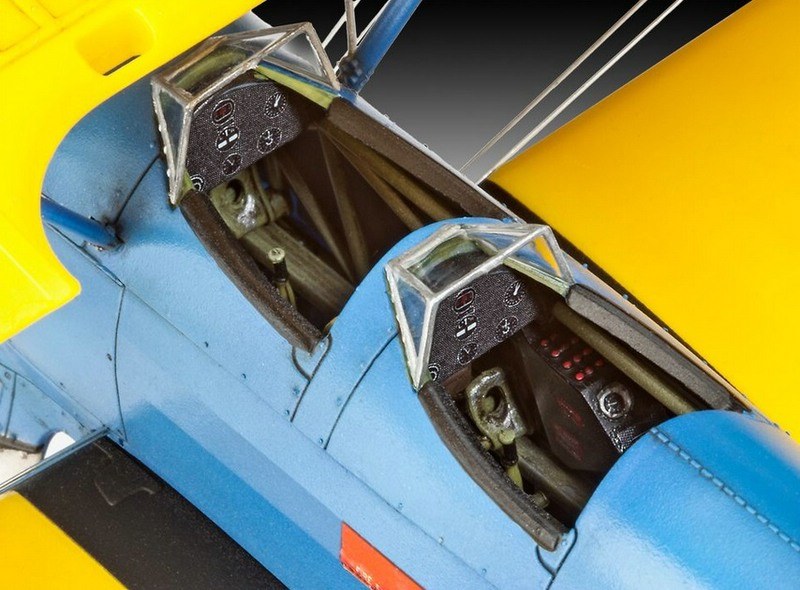 Foto des gebauten und lackierten Modells - hier mit Prototyp-Decals für's Cockpit. (Quelle: Revell/ Revell.de)