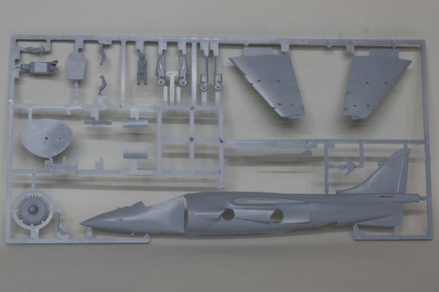 Airfix - BAe Sea Harrier FRS.1 "Falkland at 30" 1982 - 2012