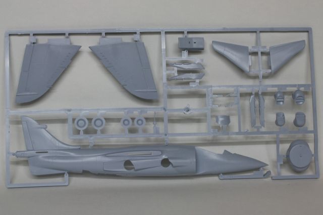 Airfix - BAe Sea Harrier FRS.1 "Falkland at 30" 1982 - 2012