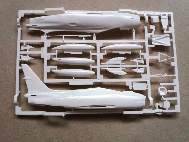 Revell - North American FJ-4B Fury