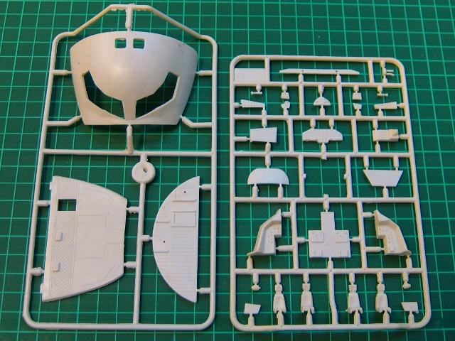 Die Bauteile für das Cockpit.