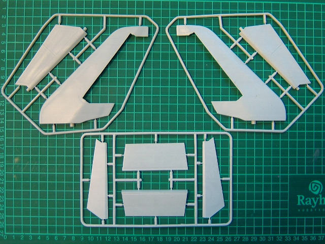 Die Bauteile für das Leitwerk