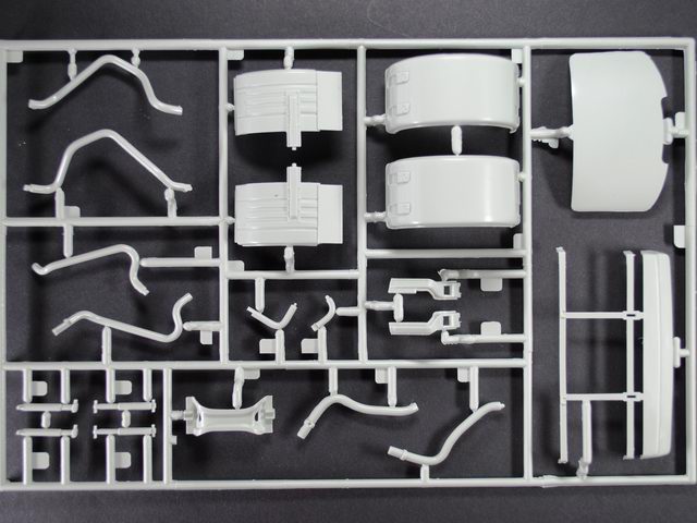 Revell - Mercedes-Benz 1628 S with spoiler