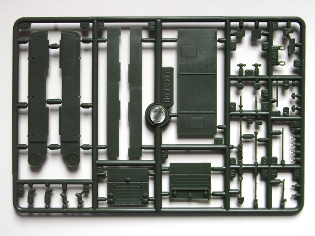 UM Unimodel - Medium tank M4(105) HVSS Sherman