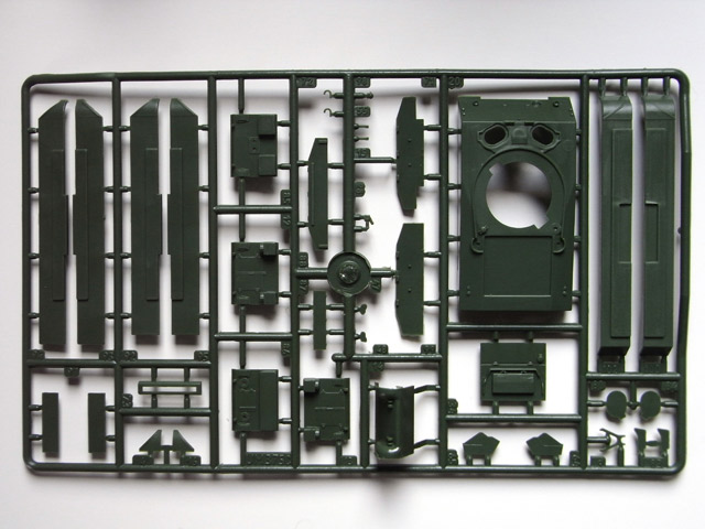 UM Unimodel - Medium tank M4(105) HVSS Sherman