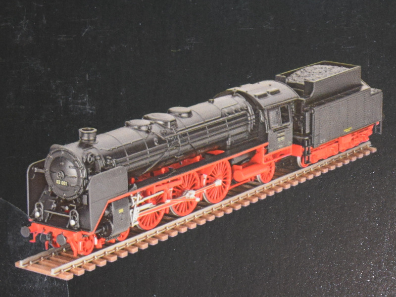 Schnellzuglokomotive BR 02 und Tender 2´2´ T30