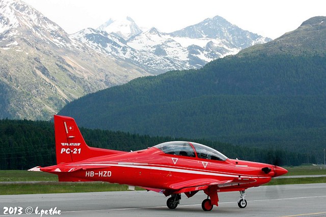 Die PC-21 auf dem Flugplatz Samedan/CH