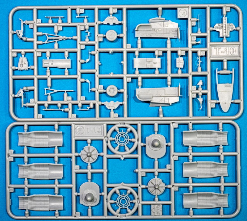 Triebwerksteile, Cockpit und Bugfahrwerk