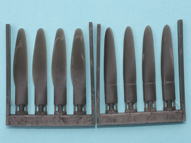 Curtiss Electric Paddle Blade links und symmetrische Blätter rechts