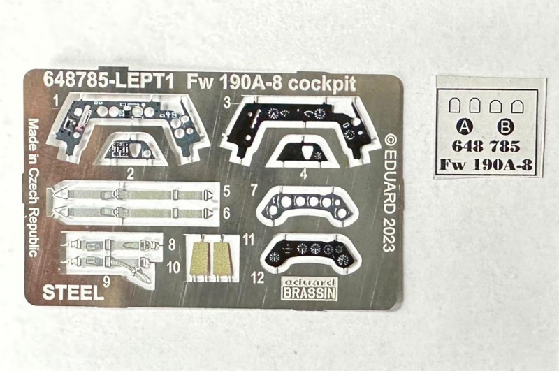 Ätzteilplatine und Azetatfilm für die Revi