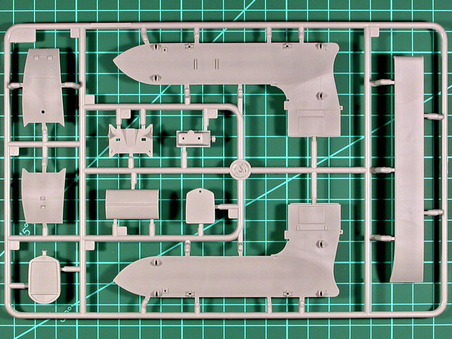 Spritzling A mit den Bauteilen für den Rumpf des Propeller-Schlitten