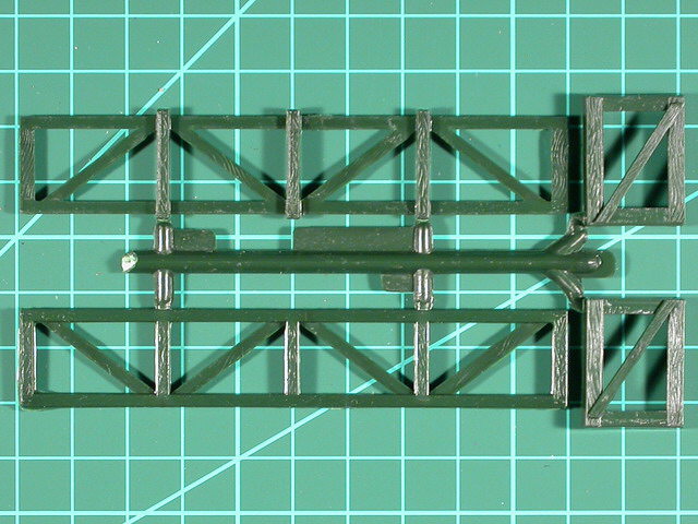 Spritzling-Segment mit Teilen für die Verpackung der Rakete