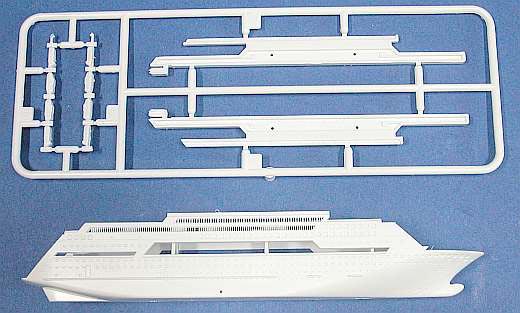 Revell - Clubschiff Aida