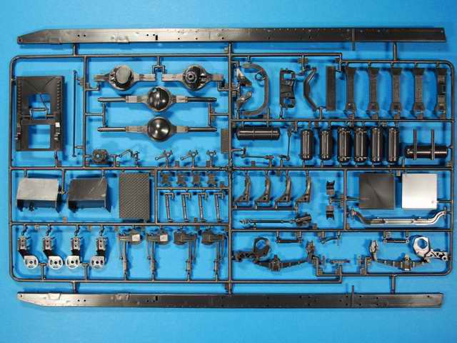 Das Chassis wird aus mehreren Teilen aufgebaut.