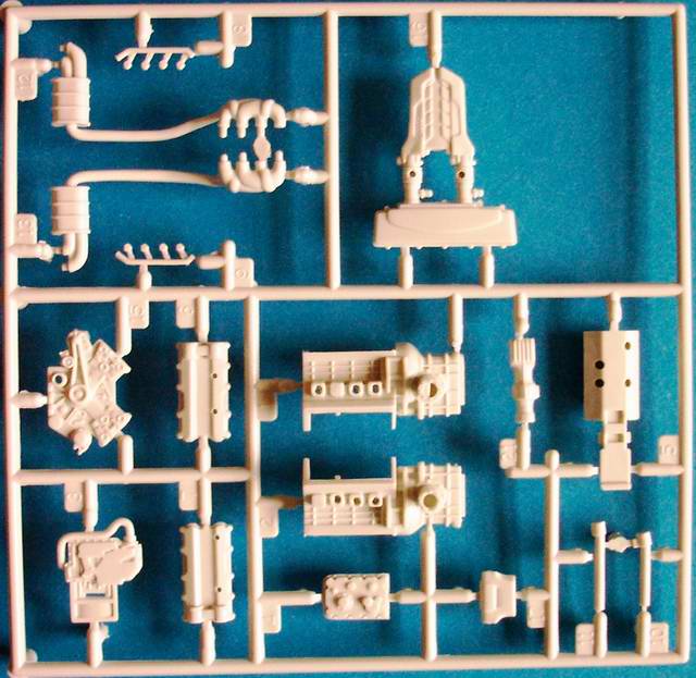 Der Motorblock besteht aus 18 Bauteilen und wurde schön detailliert wieder gegeben.