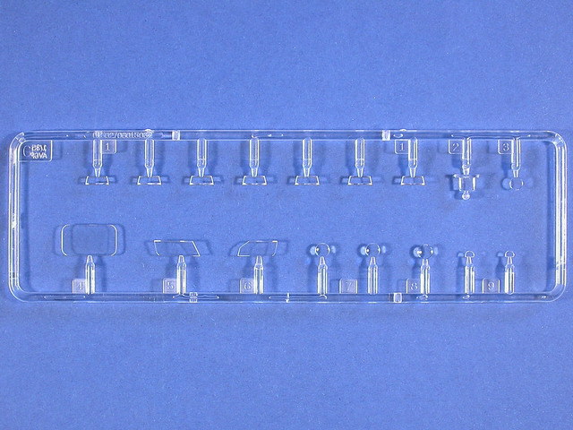 Spritzling GP2 mit den transparenten Teilen des Bausatzes