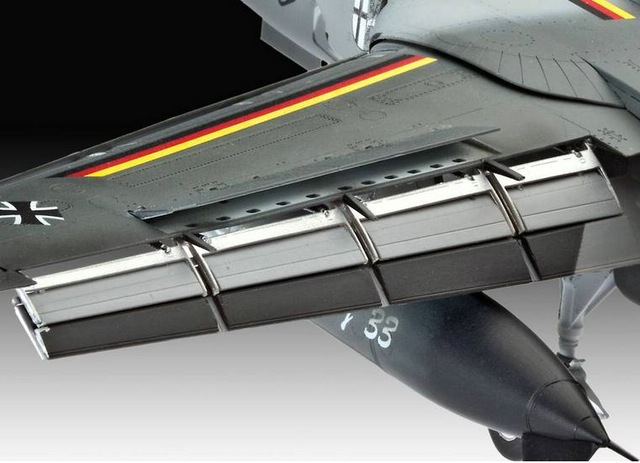 Das gebaute und bemalte Modell. Slats, Flaps und Störklappen sind ausgefahren gezeigt. (Foto: Revell)