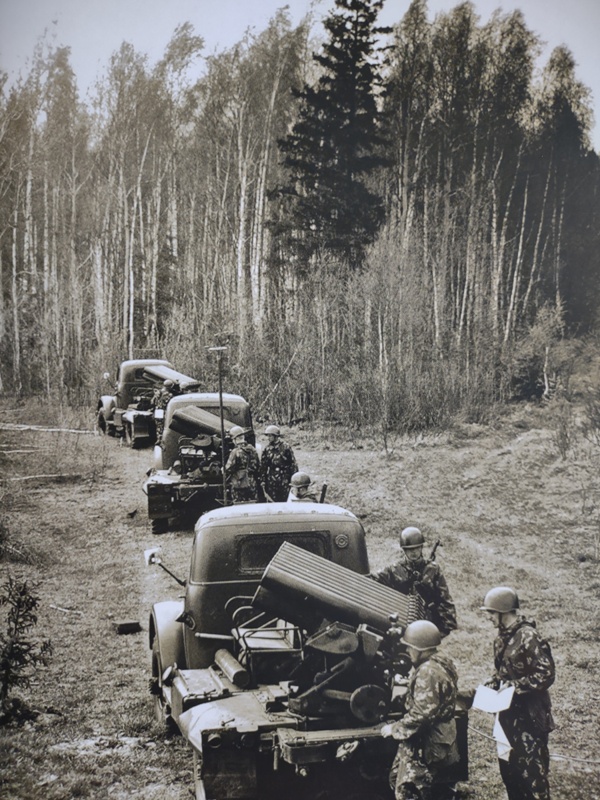 Geschosswerfer BM-14-17 der sowjetischen Streitkräfte.