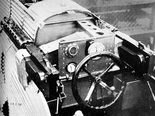 Cockpit des Seeaufklärers J11