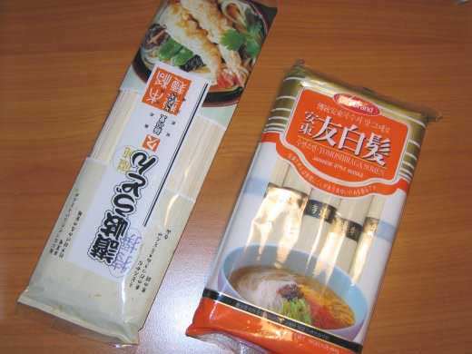 Amerikanisches Trägerdeck aus japanischen Nudeln